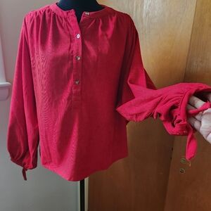 Beautiful red Simply southern top.